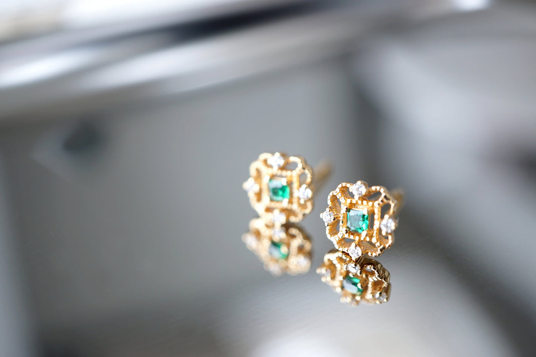 14K Gold Emerald Green Crystal Floral Stud Earrings
